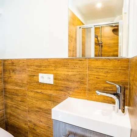 Haus Cervelli By Monicare *